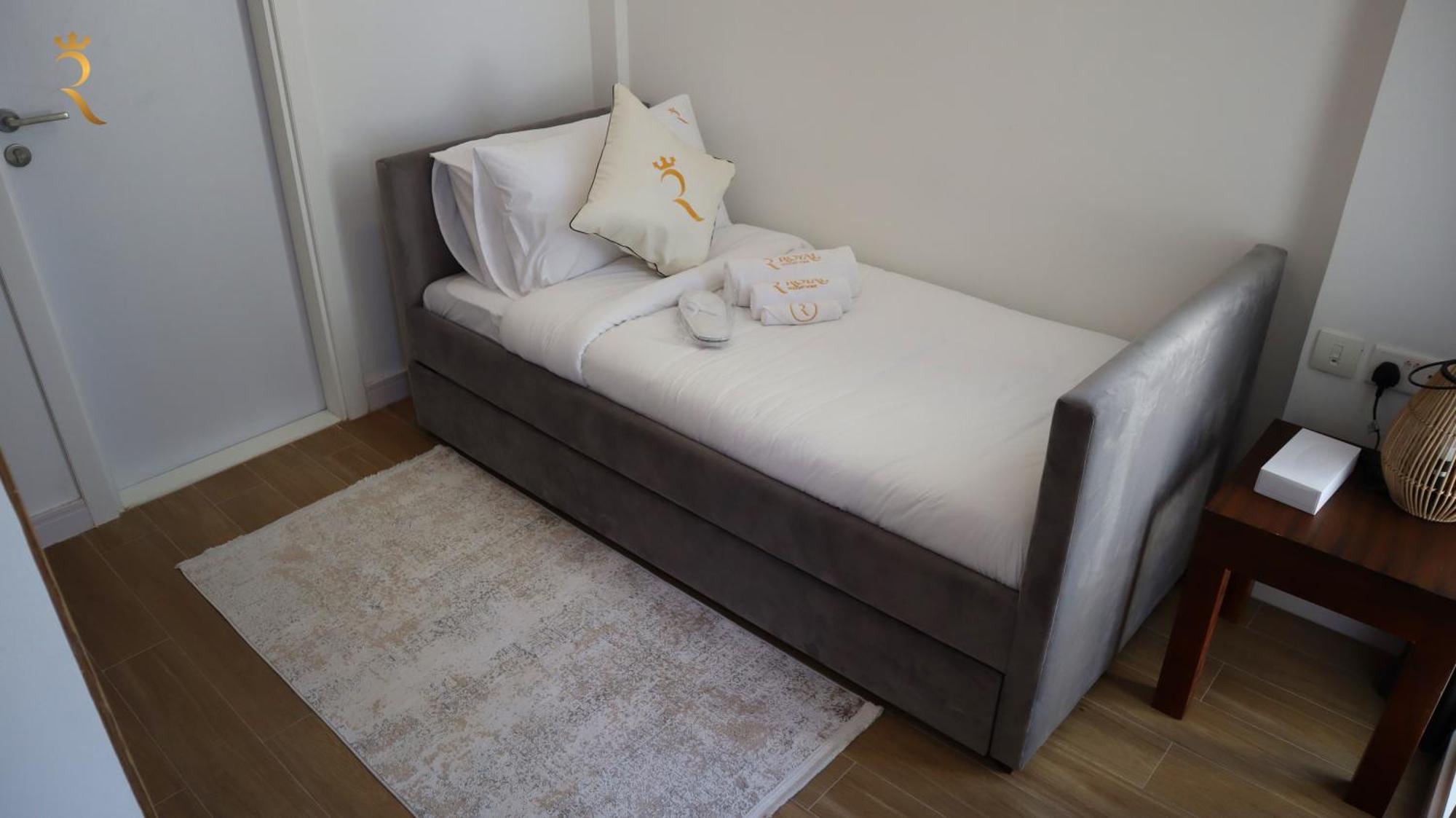2br Hidden Gem - Masdar Apartment *